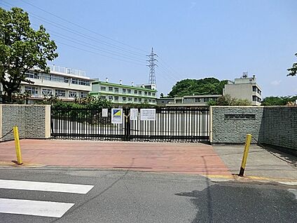 川口市立新郷小学校 1440m