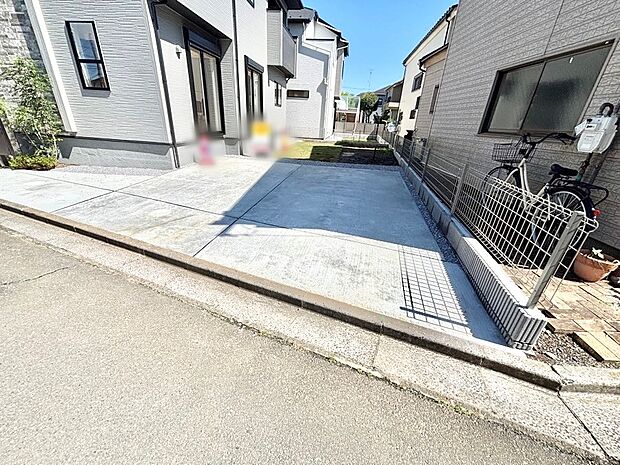 【駐車場】駐車2台可能！急なお客様の駐車に。また、ご家族の自転車スペースとしても大活躍。