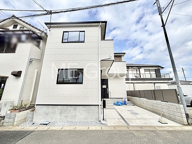 【現地外観写真】たっぷりの陽光と開放感に包まれる明るい住まい