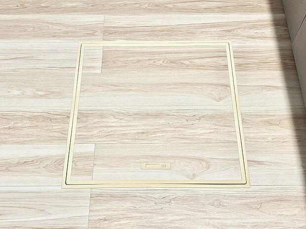 【その他設備(床下収納)】床下収納付き！日用品・非常用品の収納にも大活躍。