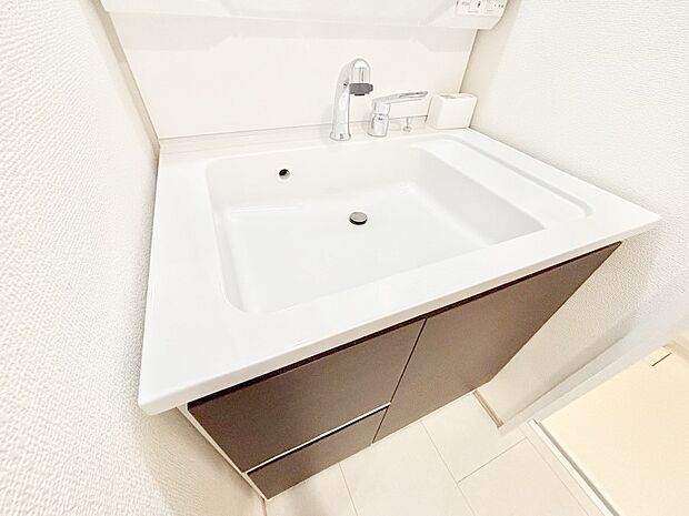 【その他設備(ハンドシャワー水栓)】ハンドシャワー付き!使いやすい洗面台。