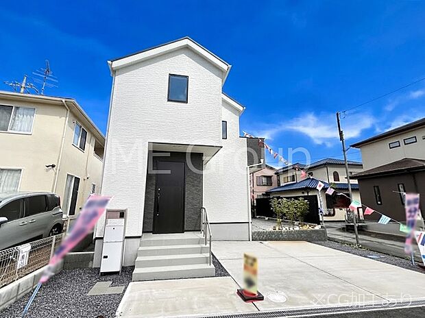 【現地外観写真】たっぷりの陽光と開放感に包まれる明るい住まい  