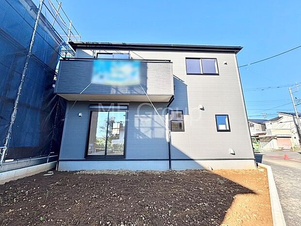 【現地外観写真】たっぷりの陽光と心地よい風が舞い込む住まい