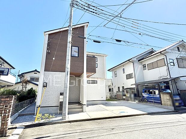 【前面道路含む現地写真】前面道路はきちんと整備されています  
