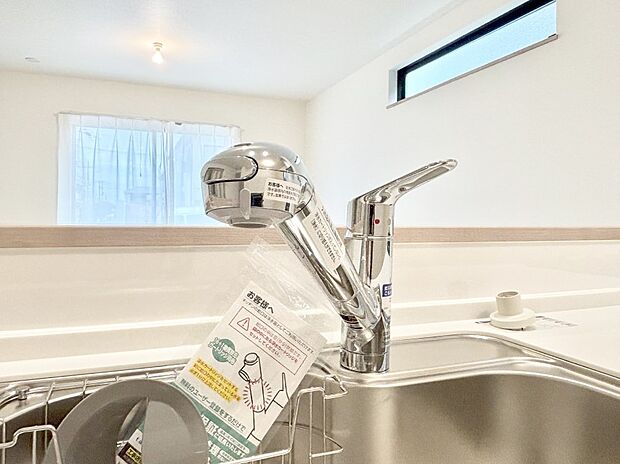 【その他設備(浄水器)】いつでも清潔なおいしいお水を。一つの水栓で水道水と浄水を使い分け。