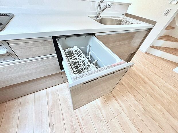 【その他設備(食洗機)】面倒なお片づけは食洗機にお任せ！家事の負担が減って、時間にも気持ちにもゆとりができます。
