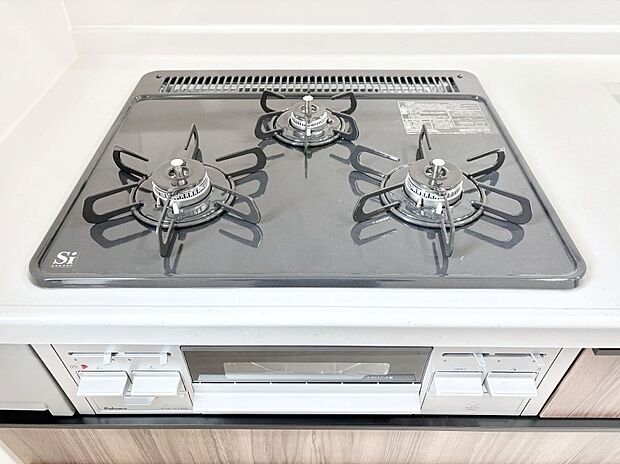 【その他設備(Ｓｉセンサーコンロ)】ガスコンロはＳｉセンサー搭載。火力調節や焦げ付き・消し忘れも防いでくれます。