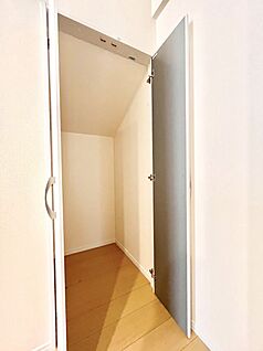 その他設備(キッチン横収納)