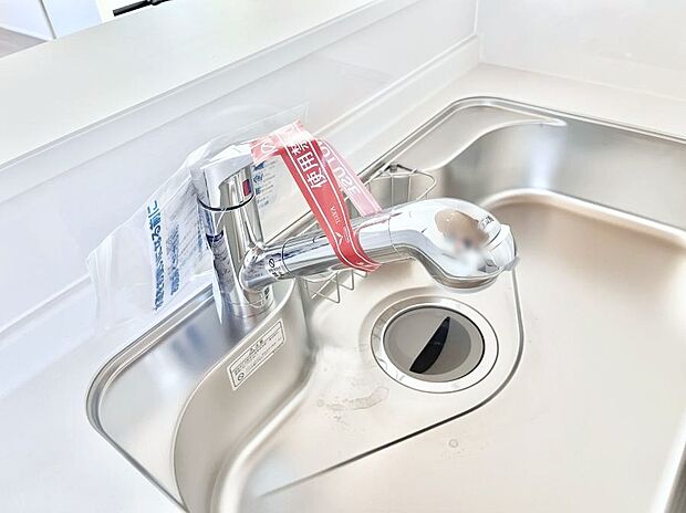 【その他設備(浄水器)】いつでも清潔なおいしいお水を。一つの水栓で水道水と浄水を使い分け。