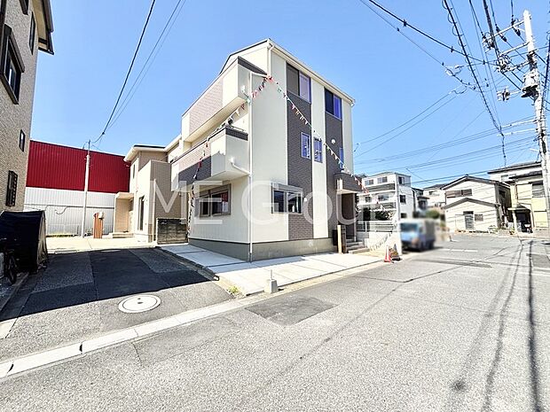 【前面道路含む現地写真】堂々完成!! ここから始まる新生活を応援いたします!