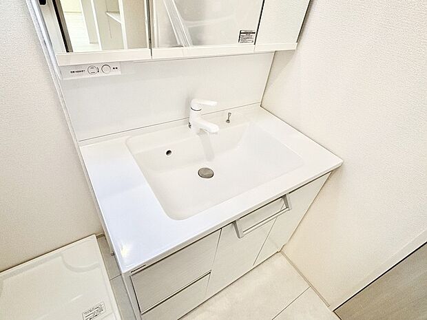 【その他設備(ハンドシャワー水栓)】ハンドシャワー付き!使いやすい洗面台。