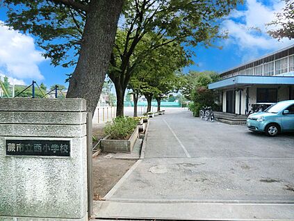蕨市立西小学校 900m(12分)