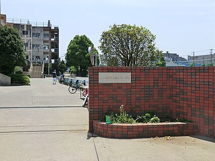 ふじみ野市立亀久保小学校 860m