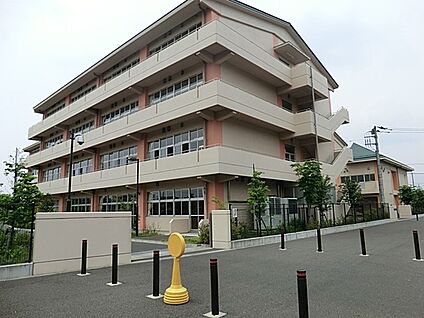 さいたま市立辻南小学校 921m(12分)