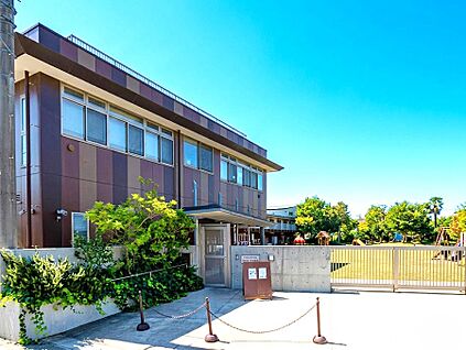 幼稚園型認定こども園 足立みどり幼稚園 400m(5分)