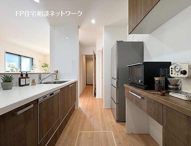 【キッチン】 本画像はAIがCGで家具を作成しており、実際の現地に家具は設置されておりません。また、販売価格に家具等は含まれておりません。