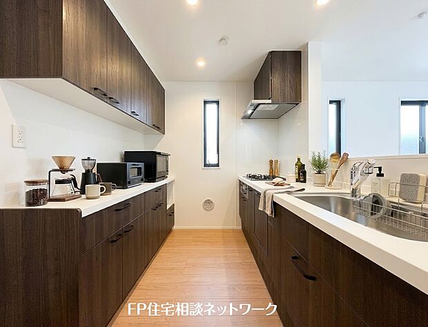 【キッチン】 本画像はAIがCGで家具を作成しており、実際の現地に家具は設置されておりません。また、販売価格に家具等は含まれておりません。