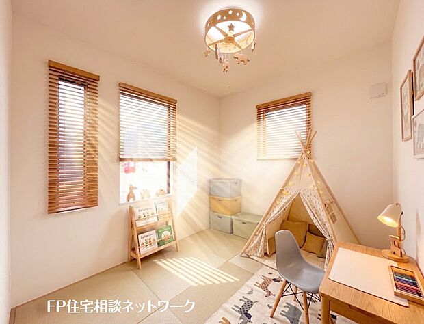 本画像の家具等はCGイメージで販売価格に含まれず、付帯しません。なお、ブラインド設置工事は有償です。
