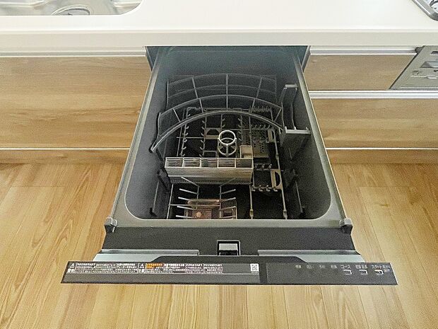 【食器洗浄乾燥機】同仕様設備：時間の節約、手が荒れない、水道代の節約、高温度で洗うので油汚れもしっかり落とせる。まさに理想家電。