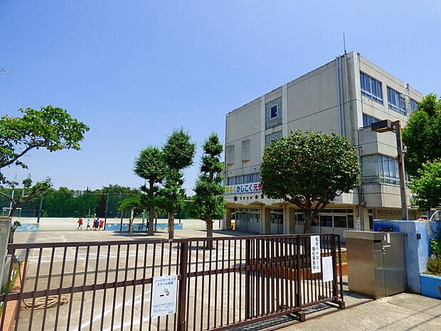 宮崎小学校（約1,100m）