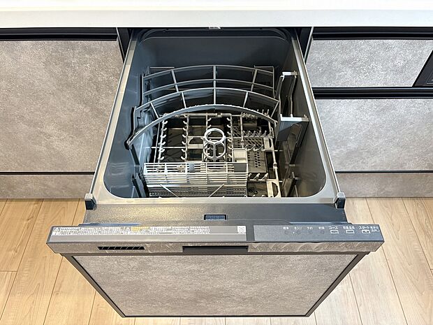 【食洗器】利用者が増えているのはメリットが多いから。時間の節約、手が荒れない、水道代の節約、高温度で洗うので油汚れもしっかり落とせる。まさに理想家電。