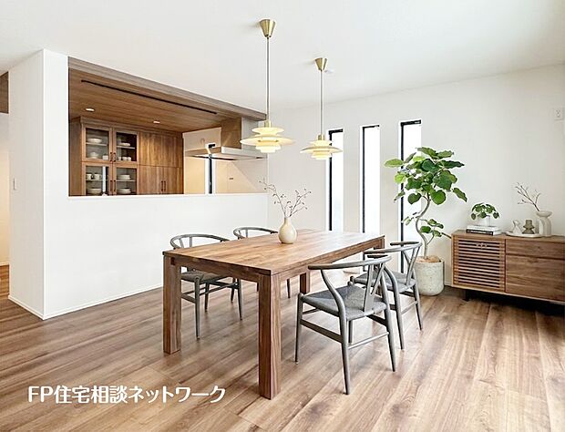 【ダイニング】【LDK│19.25帖】本画像はAIがCGで家具を作成しており、実際の現地に家具は設置されておりません。また、販売価格に家具等は含まれておりません。