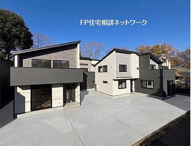【その他】【類似外観同仕様】施工例のため分譲中の建物とは外壁、屋根開口部等の形状・仕様が異なります。