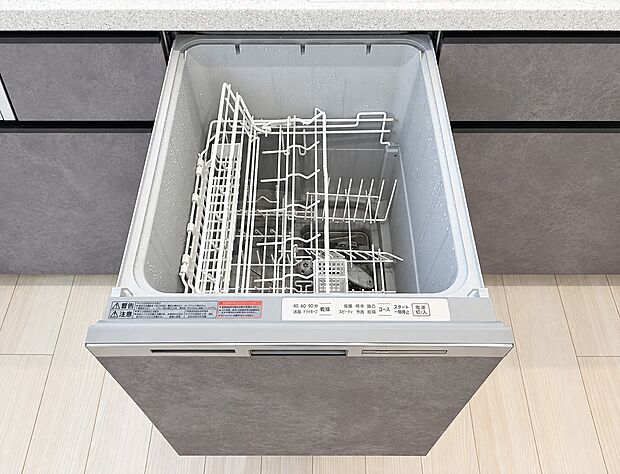 【食洗機　】利用者が増えているのはメリットが多いから。時間の節約、手が荒れない、水道代の節約、高温度で洗うので油汚れもしっかり落とせる。まさに理想家電。
