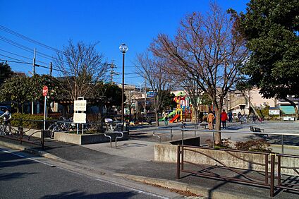 子母口旭田公園 600m(8分)