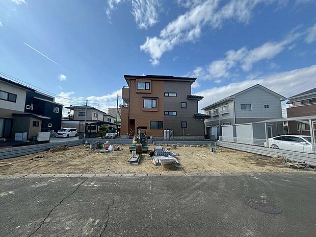 日当たり良好！充実の収納完備！ 暮らしに便利な設備で快適に暮らせる住まいです。現地（2月）撮影