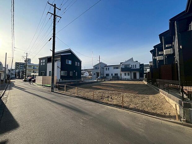 【現地外観写真】まずは電話や見学予約にてお気軽にお問い合わせください♪現地（2月）撮影