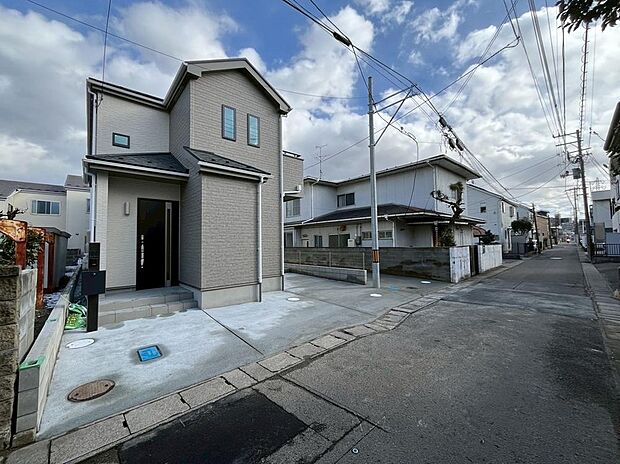 【現地外観写真】仙台市地下鉄東西線「卸町」歩13分・ＪＲ仙石線「宮城野原」歩15分・「陸前原ノ町」歩19分。行き先に合わせて路線を選べる軽快なアクセスです。現地（2026年2月）撮影