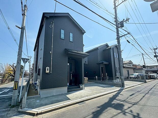 【現地外観写真】周辺は落ち着いた時間が流れる、閑静な住宅地。