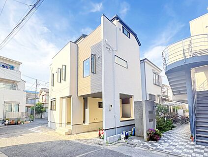 前面道路含む外観