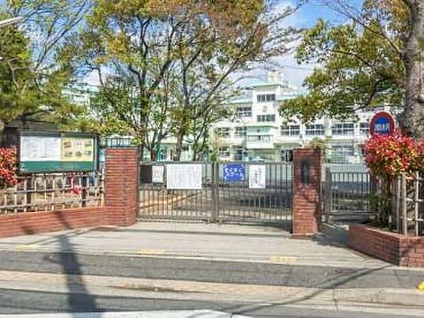 江戸川区立上小岩小学校(約200m)