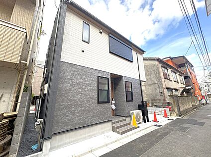 前面道路含む外観(A号棟)
