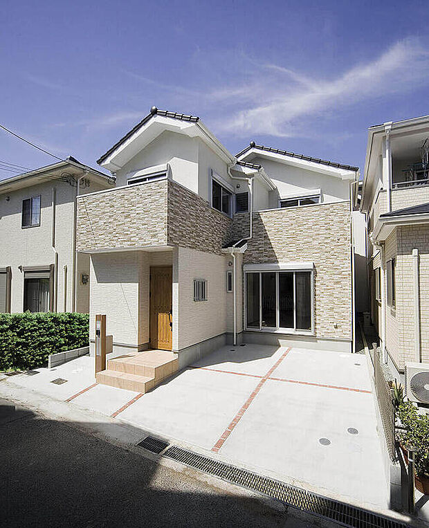 【外観：当社施工例】レンガ調の外観はかわいらしさと温もりをプラス