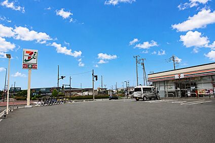 セブンイレブン埼玉スタジアム北店 227m