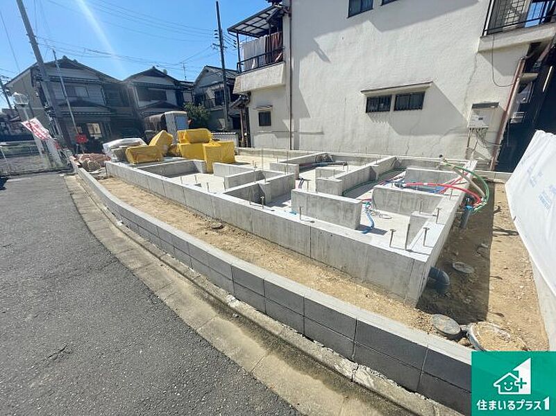 周辺は落ち着いた街並みの住宅地！子育てがしやすい住環境です！まだ未完成ですが、現地でしかわからない事もございます。是非一度ご覧ください。