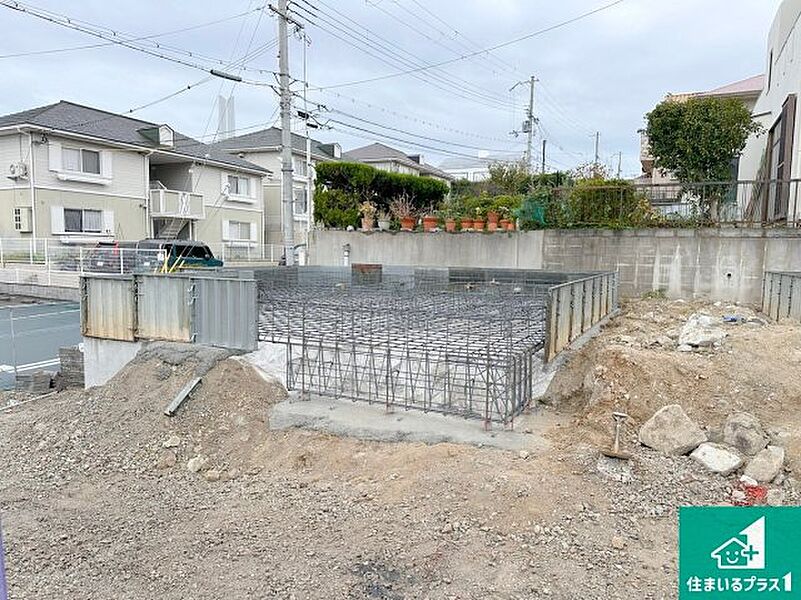 周辺は落ち着いた街並みの住宅地！子育てがしやすい住環境です！まだ未完成ですが、現地でしかわからない事もございます。是非一度ご覧ください。