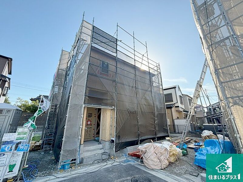 周辺は落ち着いた街並みの住宅地！子育てがしやすい住環境です！まだ未完成ですが、現地でしかわからない事もございます。是非一度ご覧ください。