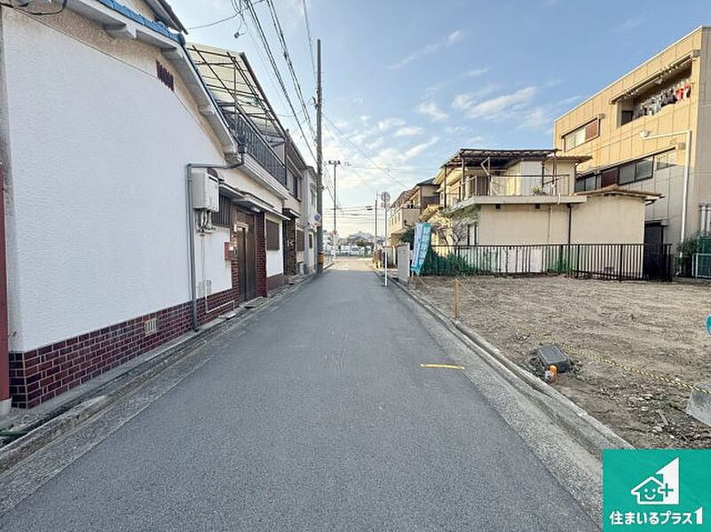 周辺は落ち着いた街並みの住宅地！子育てがしやすい住環境です！まだ未完成ですが、現地でしかわからない事もございます。是非一度ご覧ください。