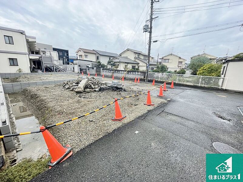 周辺は落ち着いた街並みの住宅地！子育てがしやすい住環境です！まだ未完成ですが、現地でしかわからない事もございます。是非一度ご覧ください。