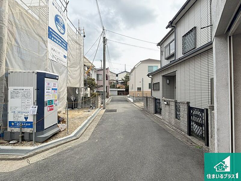 周辺は落ち着いた街並みの住宅地！子育てがしやすい住環境です！まだ未完成ですが、現地でしかわからない事もございます。是非一度ご覧ください。