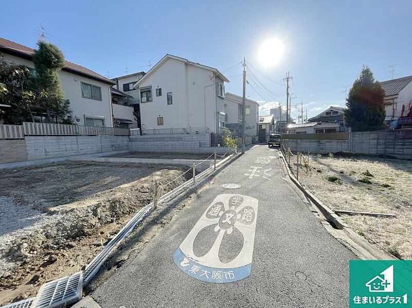 周辺は落ち着いた街並みの住宅地！子育てがしやすい住環境です！まだ未完成ですが、現地でしかわからない事もございます。是非一度ご覧ください。