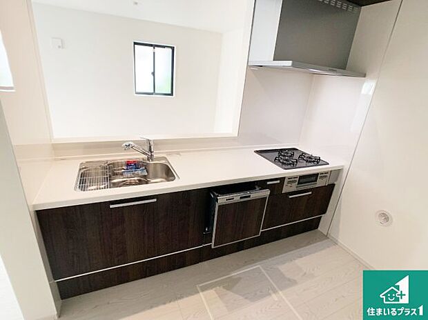 子供を見守りながらお料理が出来るため家族のコミュニケーションか増えます♪スペースが広く確保されている為お子様が大きくなったときは一緒に料理を楽しめます♪