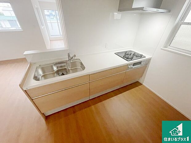 子供を見守りながらお料理が出来るため家族のコミュニケーションか増えます♪スペースが広く確保されている為お子様が大きくなったときは一緒に料理を楽しめます♪