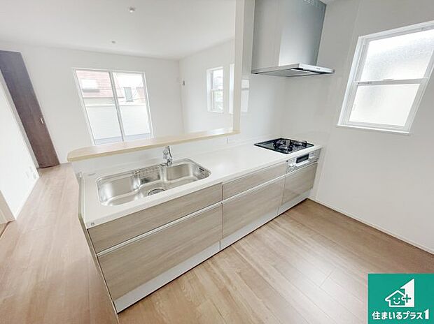 子供を見守りながらお料理が出来るため家族のコミュニケーションか増えます♪スペースが広く確保されている為お子様が大きくなったときは一緒に料理を楽しめます♪