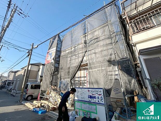 周辺は落ち着いた街並みの住宅地!子育てがしやすい住環境です!まだ未完成ですが、現地でしかわからない事もございます。是非一度ご覧ください。