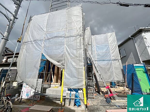 周辺は落ち着いた街並みの住宅地!子育てがしやすい住環境です!まだ未完成ですが、現地でしかわからない事もございます。是非一度ご覧ください。